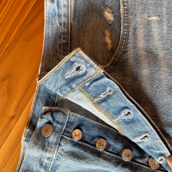 Levi’s  501 Premium Jean Shorts 33W, 6 inch inseam, slightly Distressed - Picture 7 of 7